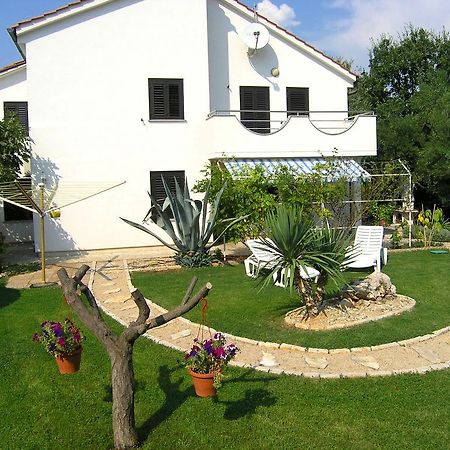 Apartmani Dolencic Krk Town Luaran gambar