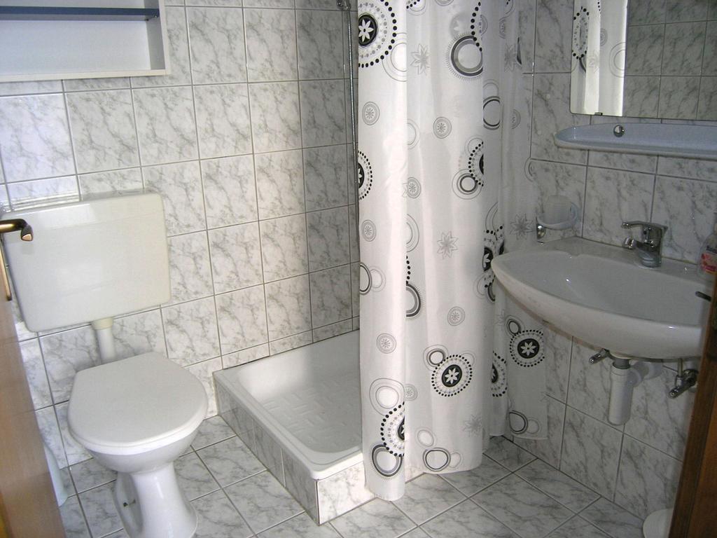 Apartmani Dolencic Krk Town Luaran gambar