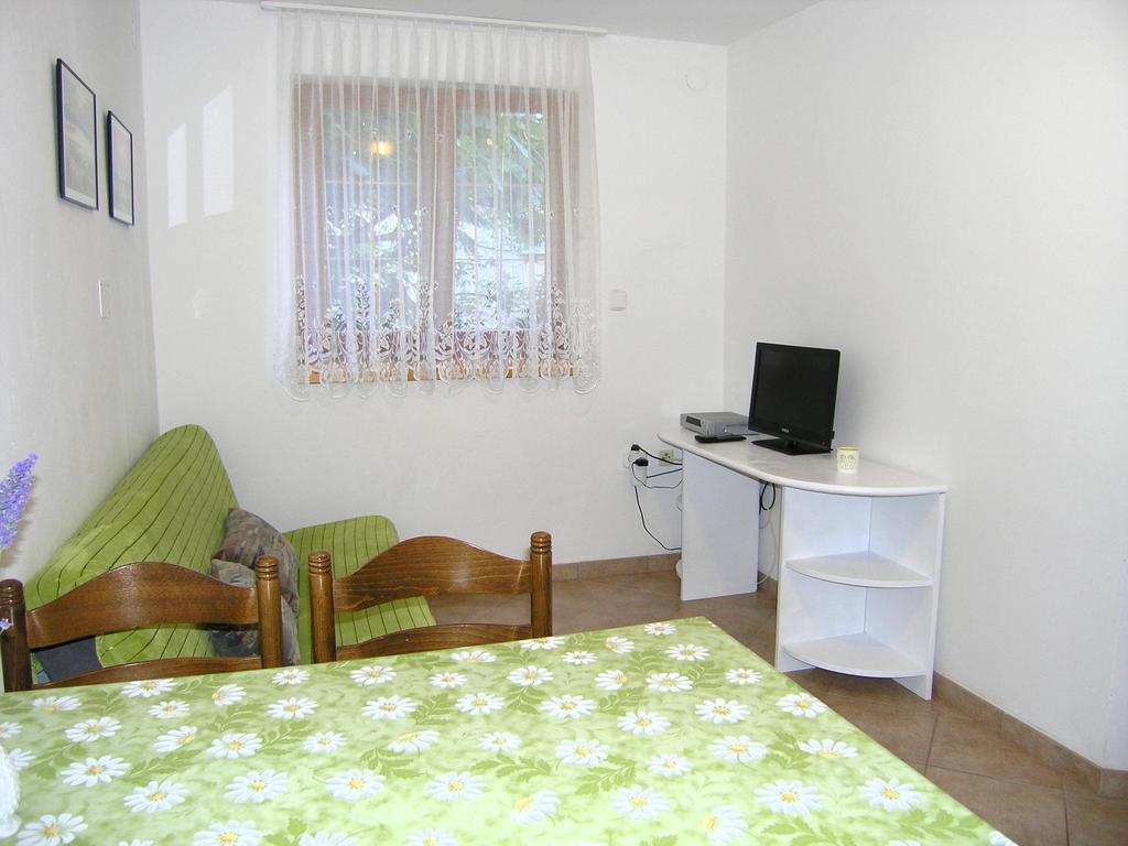 Apartmani Dolencic Krk Town Luaran gambar
