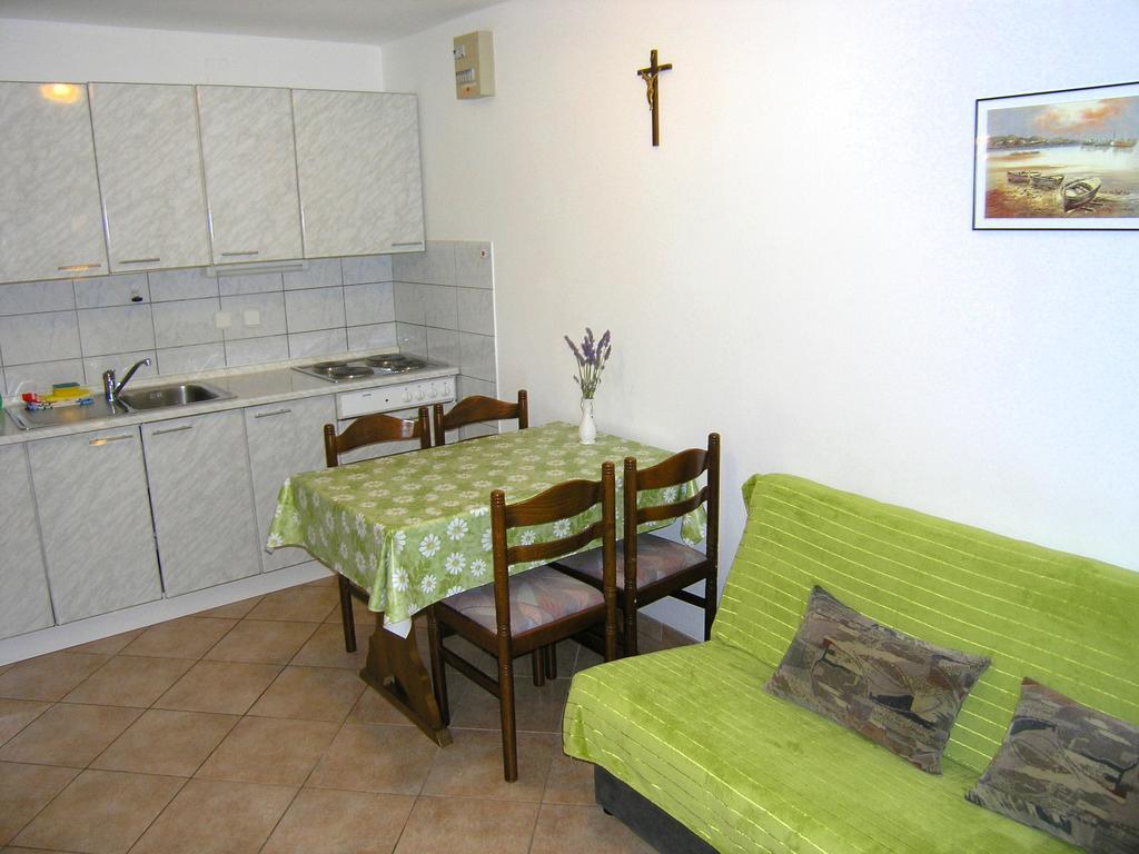 Apartmani Dolencic Krk Town Luaran gambar