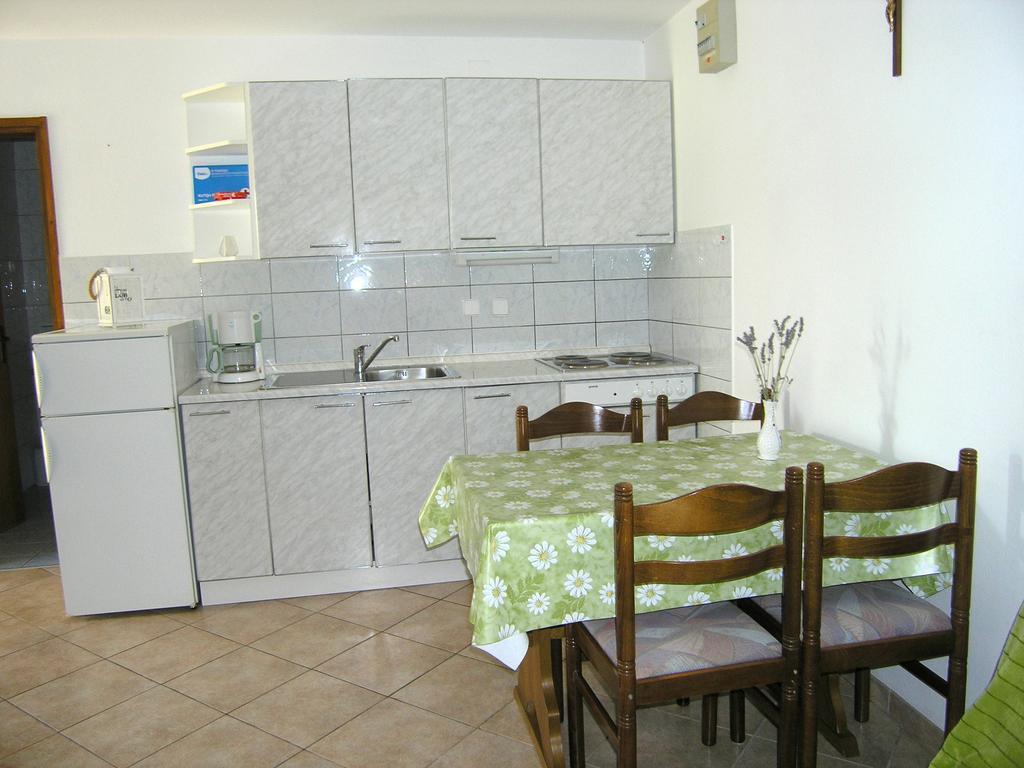 Apartmani Dolencic Krk Town Luaran gambar