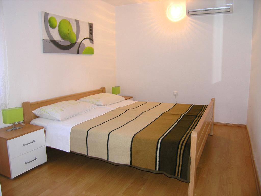 Apartmani Dolencic Krk Town Luaran gambar