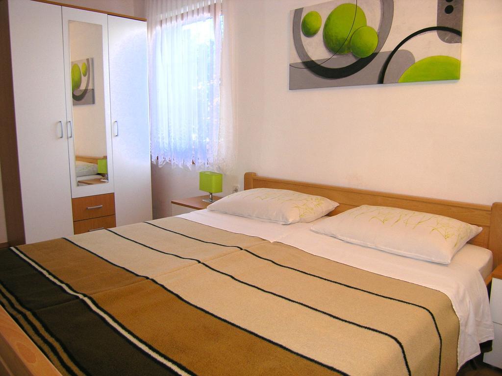 Apartmani Dolencic Krk Town Luaran gambar