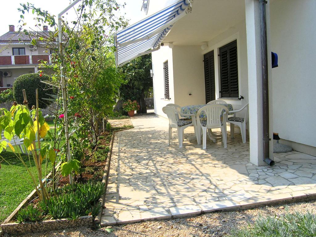 Apartmani Dolencic Krk Town Luaran gambar
