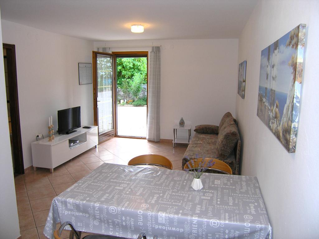 Apartmani Dolencic Krk Town Luaran gambar