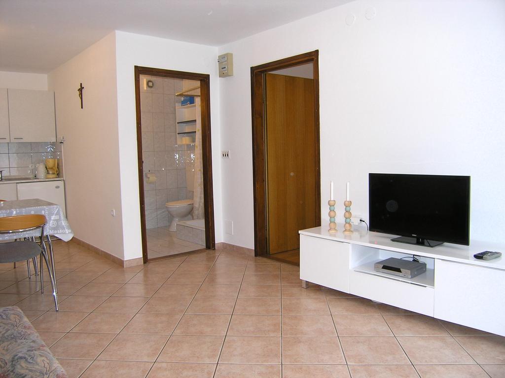 Apartmani Dolencic Krk Town Luaran gambar