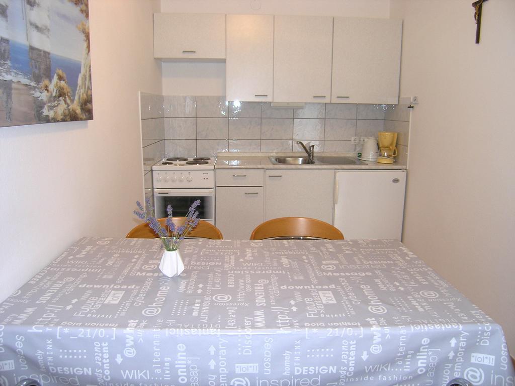 Apartmani Dolencic Krk Town Luaran gambar
