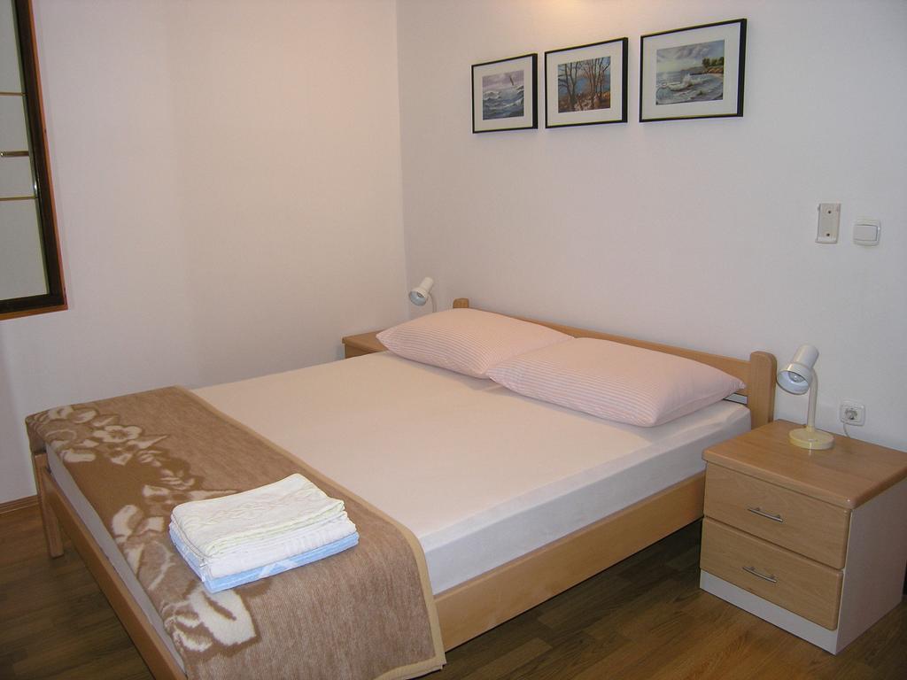 Apartmani Dolencic Krk Town Luaran gambar