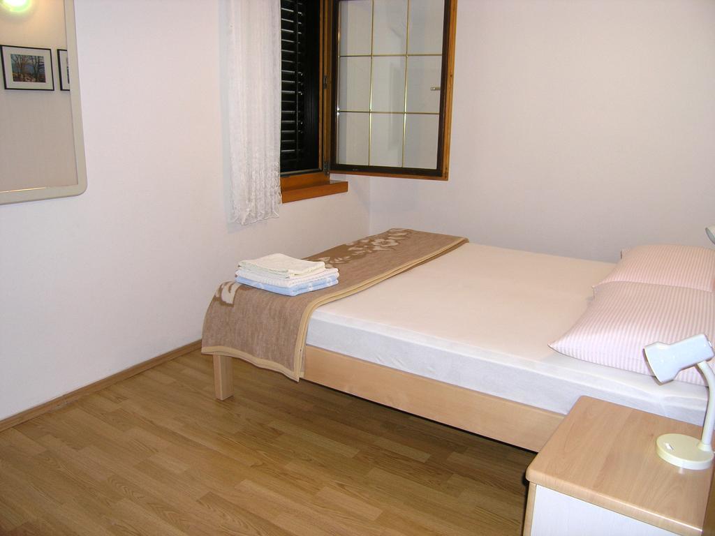 Apartmani Dolencic Krk Town Luaran gambar