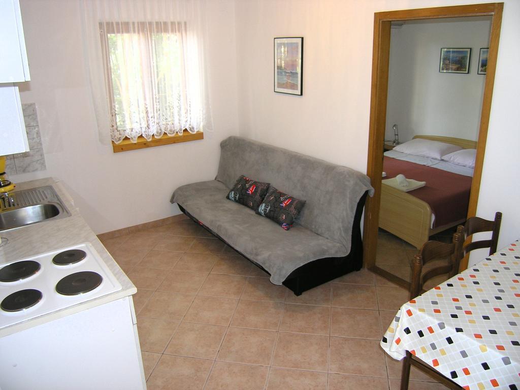 Apartmani Dolencic Krk Town Luaran gambar