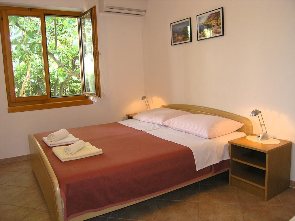 Apartmani Dolencic Krk Town Luaran gambar