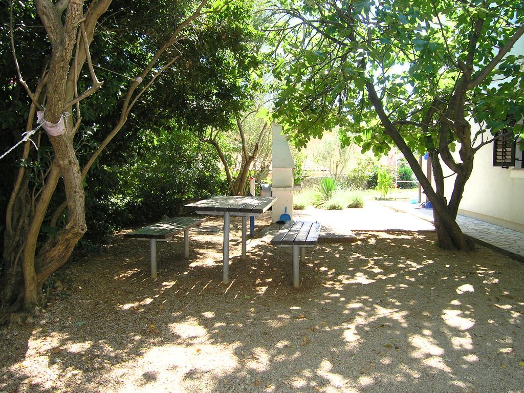 Apartmani Dolencic Krk Town Luaran gambar