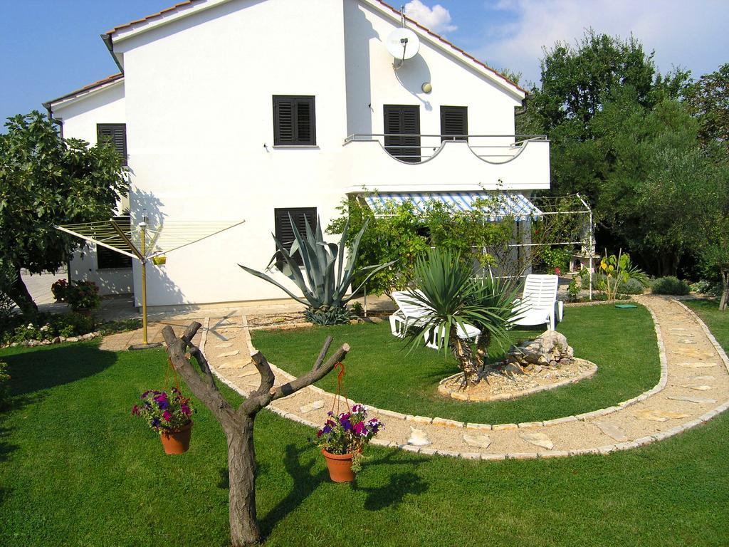 Apartmani Dolencic Krk Town Luaran gambar
