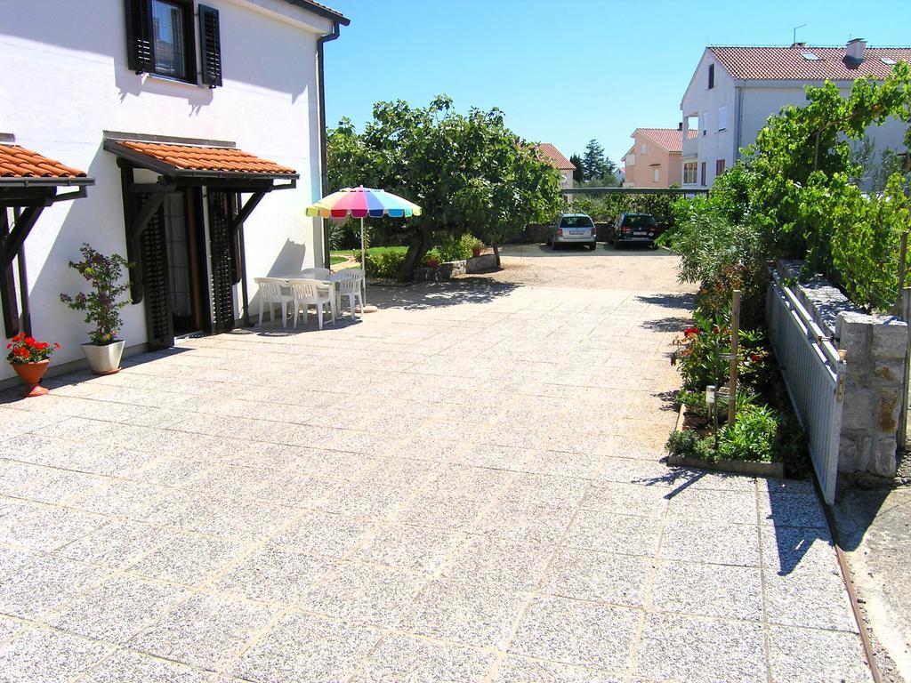 Apartmani Dolencic Krk Town Luaran gambar